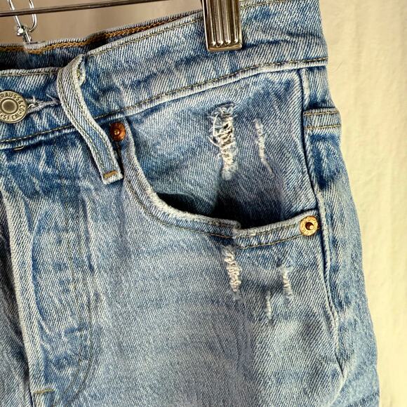 Levi's 501 Women's 24 Waist Button Fly Stonewashed Denim Raw Hem Jean Shorts - Picture 8 of 10